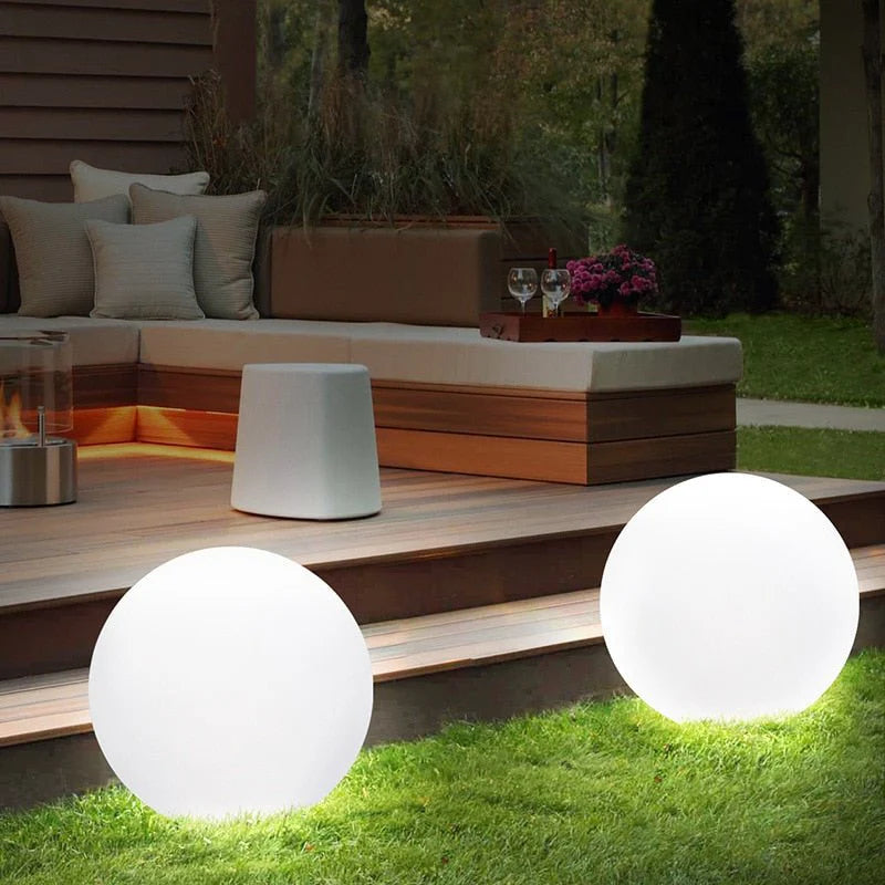 GlowGlobe – Lampada Globo LED Ricaricabile e Impermeabile con Cambio Colore