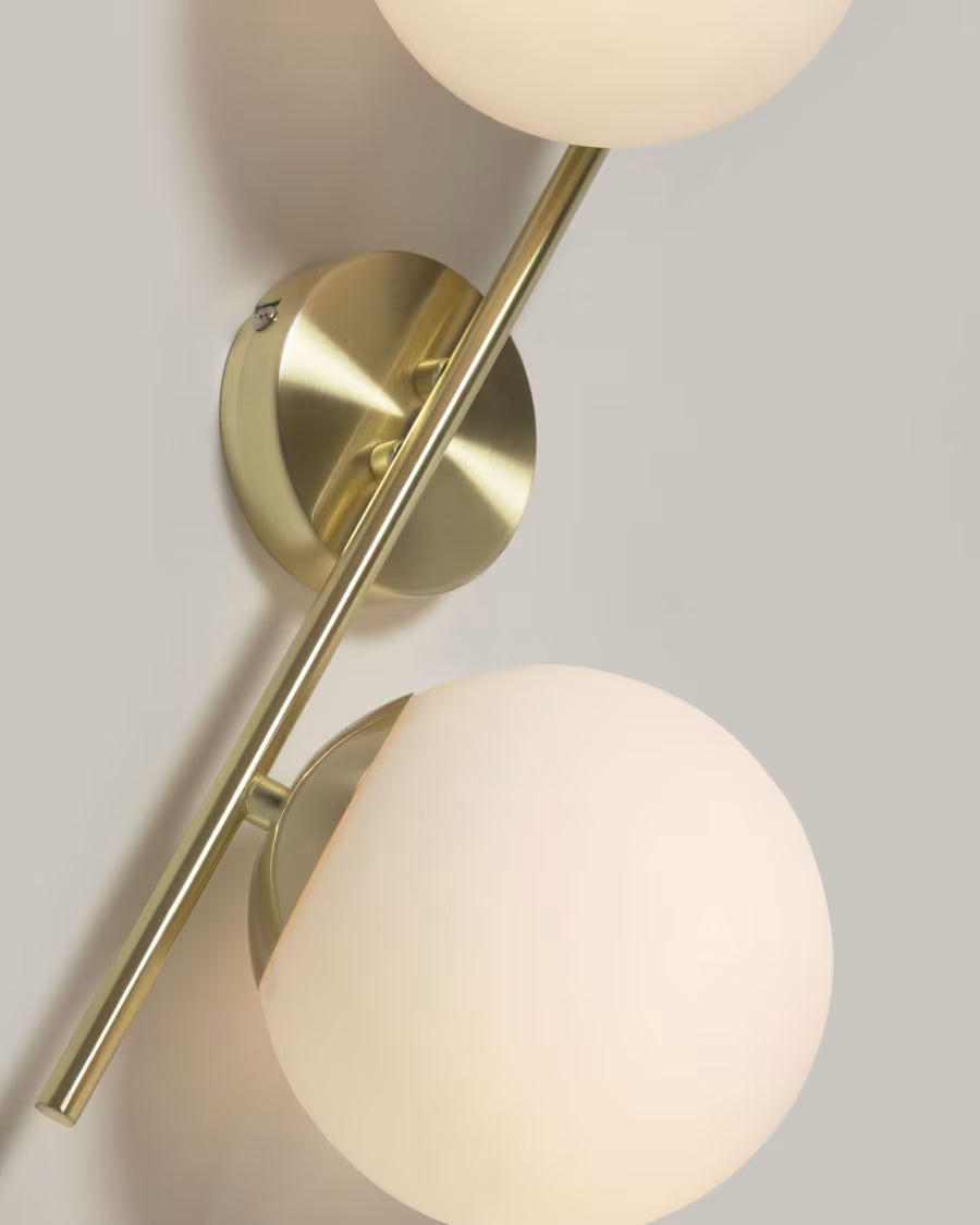 Mahala – Applique da Parete in Acciaio con Finitura Ottone e Sfere in Vetro Satinato